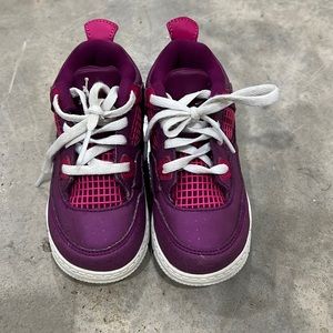 Kids basketball shoes